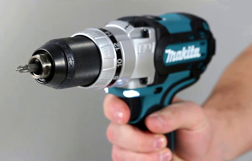 Индикаторът на въртящия момент в уреда Makita 6805BV е 26 N / m Индикаторът на въртящия момент в уреда Makita 6805BV е 26 N / m
