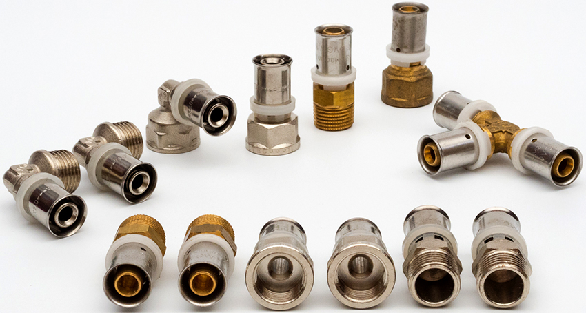 Produkter af forstærket plast bruges til opvarmning af rør og varmt vand Produkter af forstærket plast bruges til opvarmning af rør og varmt vand