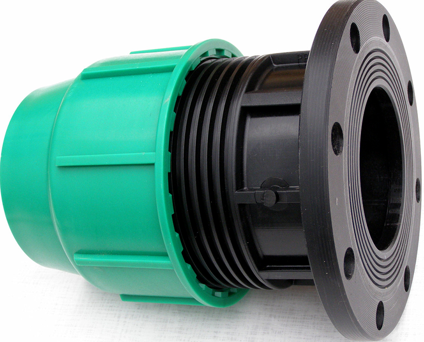 Prírubové tvarovky sa používajú, ak potrebujete spojiť HDPE rúrku s kovom Prírubové tvarovky sa používajú, ak potrebujete spojiť HDPE rúrku s kovom