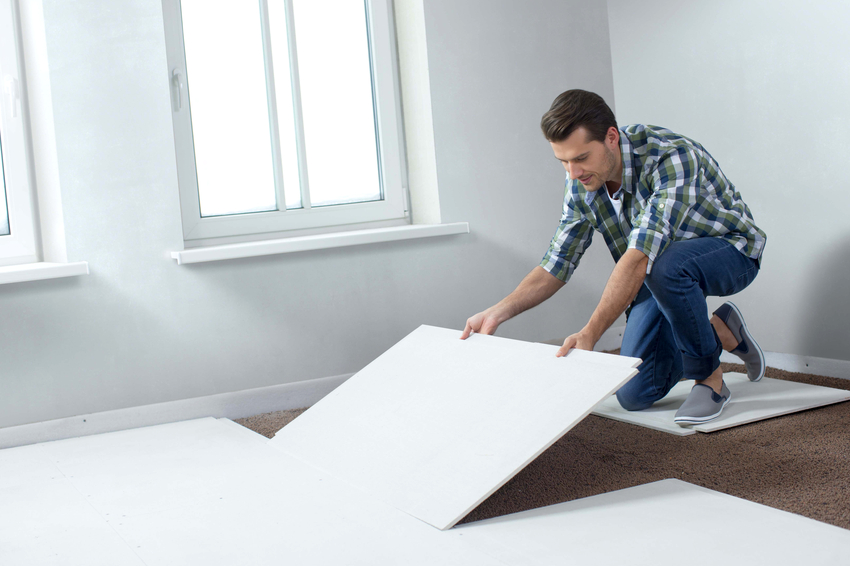 Les plaques GVL sont posées sur le sol après imperméabilisation et remblayage d'argile expansée Les plaques GVL sont posées sur le sol après imperméabilisation et remblayage d'argile expansée