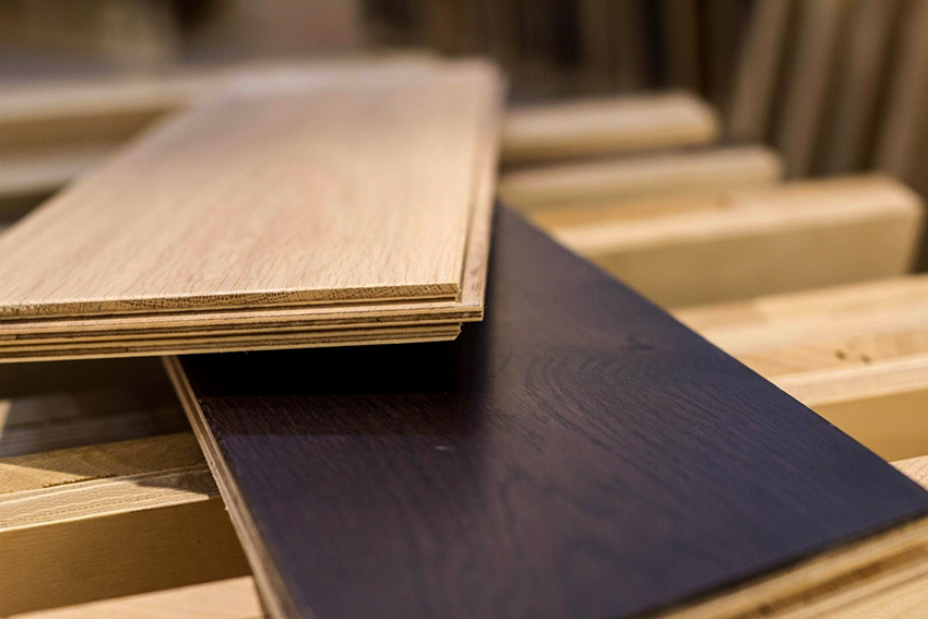 Brettet endres ikke når det utsettes for fuktighet eller høye temperaturer Brettet endres ikke når det utsettes for fuktighet eller høye temperaturer