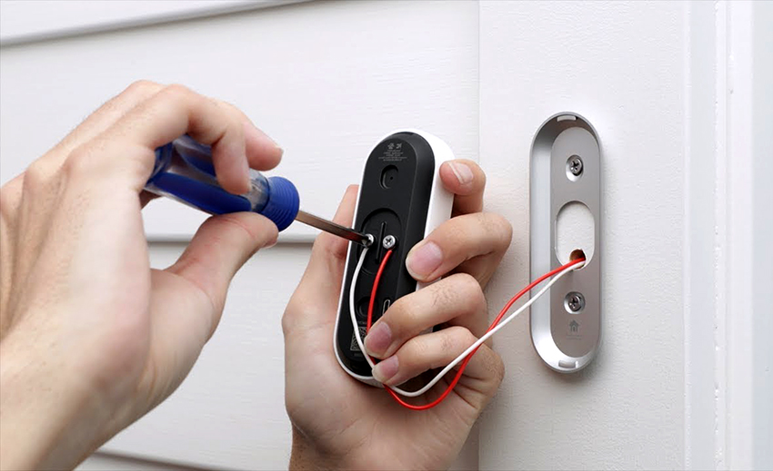 A lakás ajtajához bármilyen típusú csengőt vásárolhat és csatlakoztathat A lakás ajtajához bármilyen típusú csengőt vásárolhat és csatlakoztathat