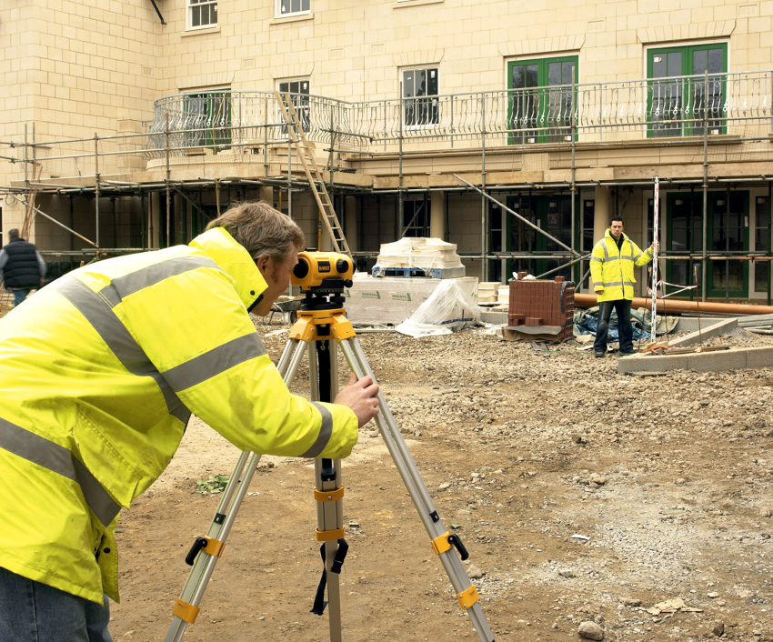 A haste deve ser ajustada para o ponto mais alto que corresponde ao plano medido A haste deve ser ajustada para o ponto mais alto que corresponde ao plano medido
