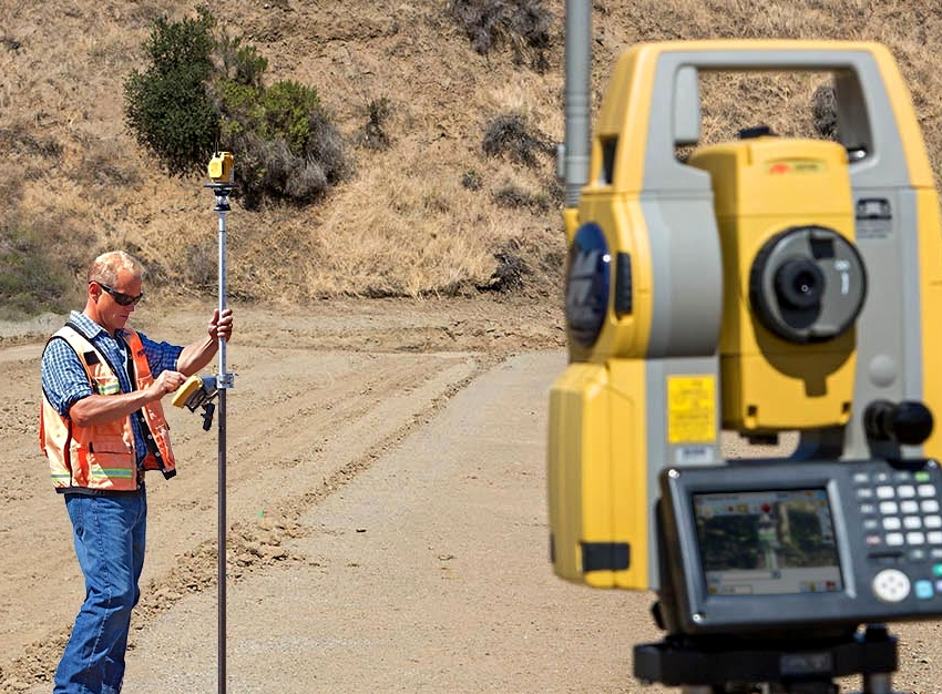 A mira deve ser movida para cima ou para baixo até que o número inteiro na mira converta com um ponto na lente. A mira deve ser movida para cima ou para baixo até que o número inteiro na mira converta com um ponto na lente.