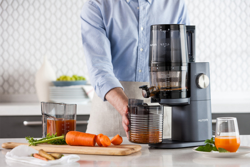 Винтовата сокоизстисквачка ви позволява да запазите повече витамини и хранителни вещества в сока Винтовата сокоизстисквачка ви позволява да запазите повече витамини и хранителни вещества в сока