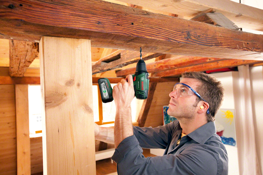 As chaves de fenda profissionais modernas têm tal poder que, mesmo sem a função de broca, podem facilmente fazer furos em qualquer material As chaves de fenda profissionais modernas têm tal poder que, mesmo sem a função de broca, podem fazer furos em qualquer material