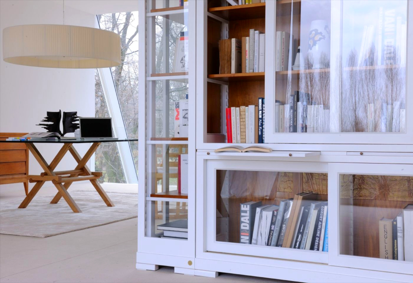 As estruturas de vidro não são projetadas apenas para manter os livros em ordem, mas também para protegê-los. As estruturas de vidro não são projetadas apenas para manter os livros em ordem, mas também para protegê-los.