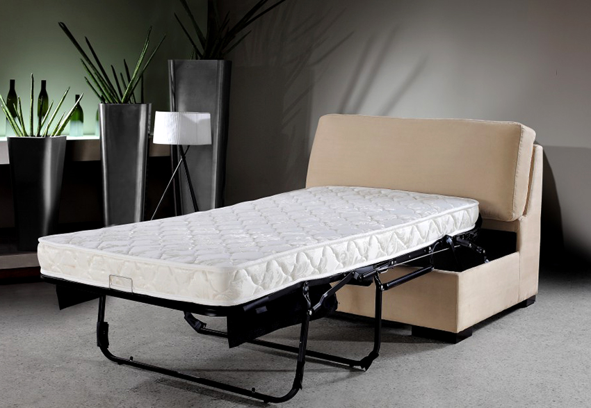 Para uso permanente, uma cadeira-cama com colchão ortopédico é ideal. Para uso permanente, uma cadeira-cama com colchão ortopédico é ideal.