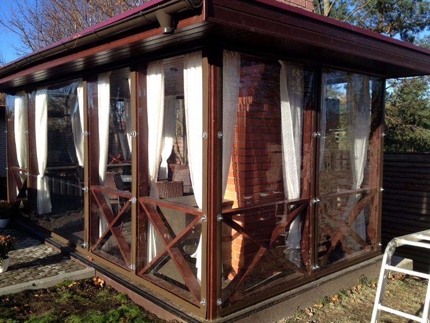 Det anbefales kun at købe fleksible vinduer fra pålidelige producenter. Det anbefales kun at købe fleksible vinduer fra pålidelige producenter.