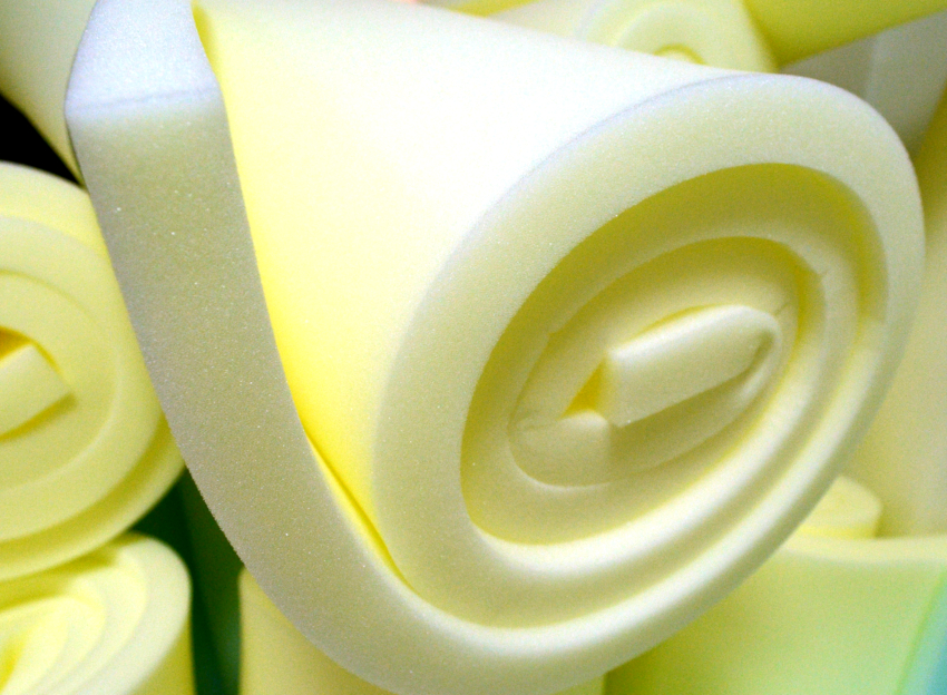 Des matériaux isolants tels que le caoutchouc mousse, le molleton et l'isolon sont utilisés pour isoler la porte d'entrée. Des matériaux isolants tels que le caoutchouc mousse, le molleton et l'isolon sont utilisés pour isoler la porte d'entrée.