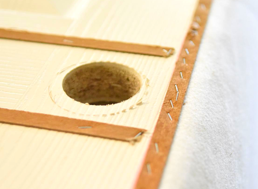 Le rembourrage des portes intérieures avec dermantine est populaire dans des styles tels que le loft, l'éclectisme, le pays Le rembourrage des portes intérieures avec dermantine est populaire dans des styles tels que le loft, l'éclectisme, le pays