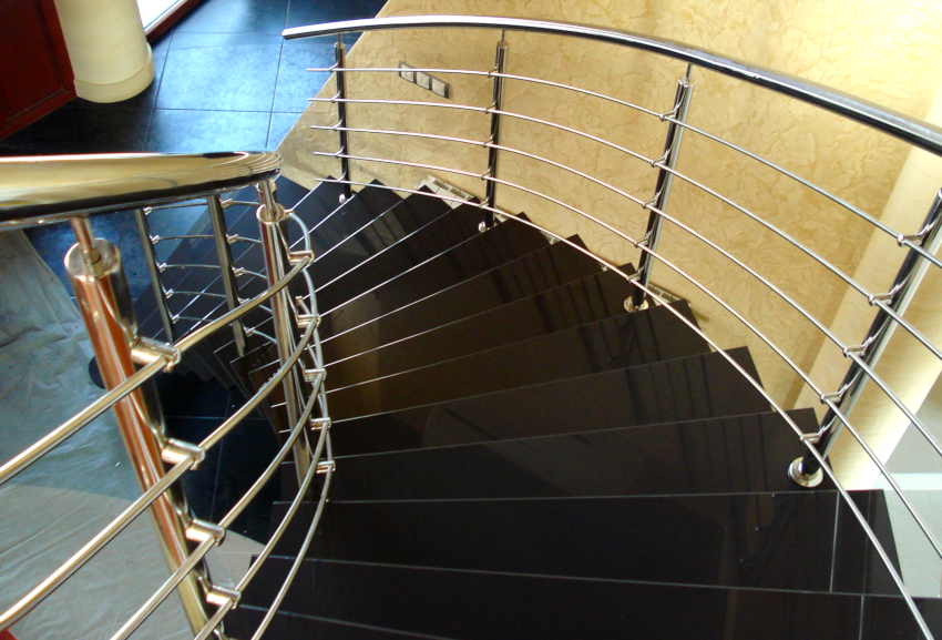 Nedavno su ograde od nehrđajućeg čelika postale vrlo popularne Nedavno su ograde od nehrđajućeg čelika postale vrlo popularne