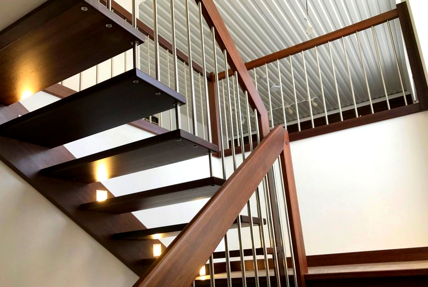 Kombinirani dizajn rukohvata pomoći će ogradu učiniti jedinstvenom i originalnom Kombinirani dizajn rukohvata pomoći će ogradu učiniti jedinstvenom i originalnom