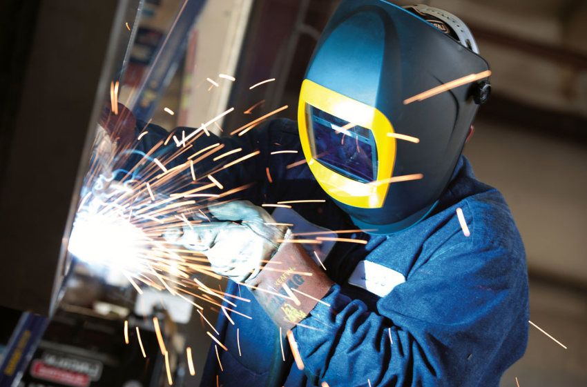 โดยปกติราวบันไดทำจากท่อโปรไฟล์โดยใช้การเชื่อม โดยปกติราวบันไดทำจากท่อโปรไฟล์โดยใช้การเชื่อม