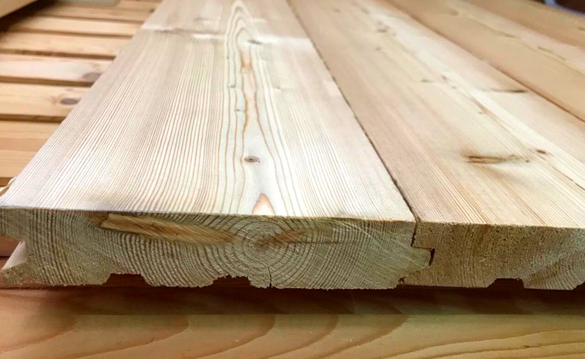 Stue gulvbrædder skal have et fugtighedsindhold på 12 til 14% Stue gulvbrædder skal have et fugtighedsindhold på 12 til 14%