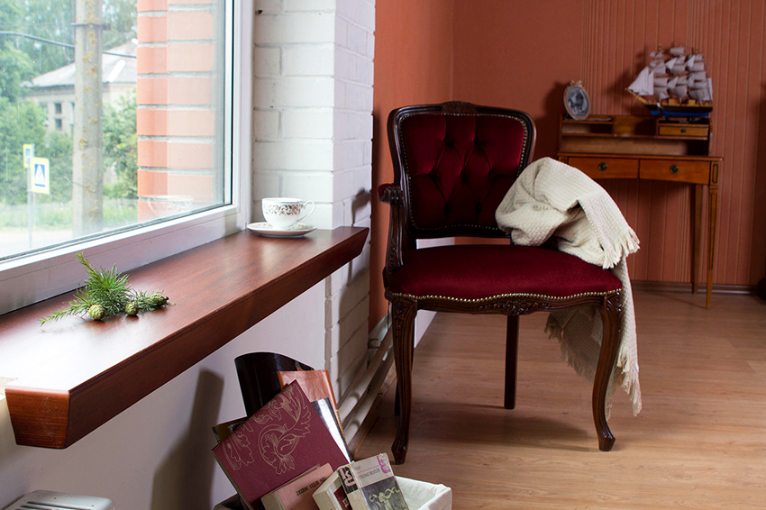 Vindueskarme i plast er blanke, matte og laminerede. Vindueskarme i plast er blanke, matte og laminerede.