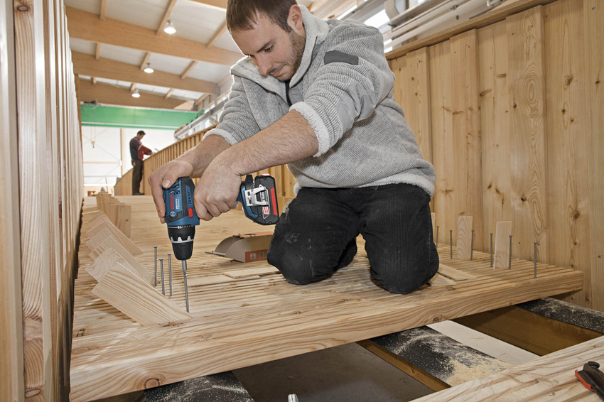 As chaves de fenda sem fio são leves, compactas e móveis As chaves de fenda sem fio são leves, compactas e móveis