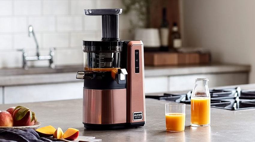 Ved hjelp av skruen bearbeides fruktene på en kald måte Ved hjelp av skruen bearbeides fruktene på en kald måte