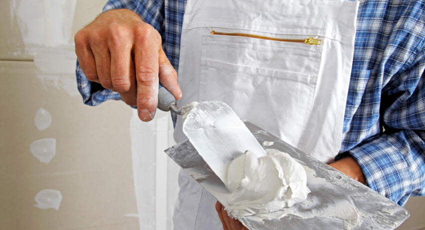 Để tăng tốc và đơn giản hóa quá trình bôi bột trét lên bề mặt, một công cụ như dao trộn đã được phát triển. Putty spatula: phụ kiện tuyệt vời không thể thiếu