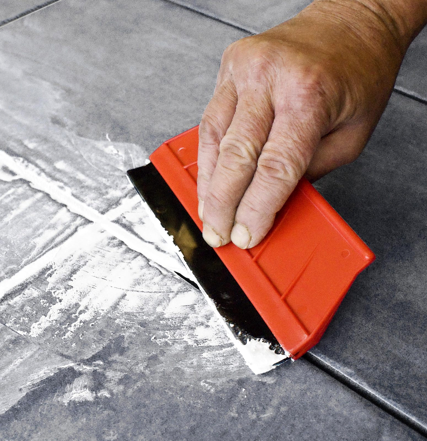 Bả đất được sử dụng để lấp đầy các mối nối giữa các viên gạch và để trám các mối nối sàn gỗ Bả đất được sử dụng để lấp đầy các mối nối giữa các viên gạch và để trám các mối nối sàn gỗ