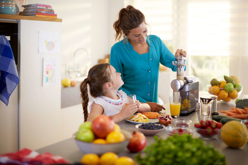 Ang Panasonic MJ-L500NTQ ay isa sa mga pinakamahusay na modelo ng mga auger juicer Ang Panasonic MJ-L500NTQ ay isa sa mga pinakamahusay na modelo ng mga auger juicer