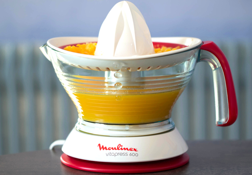 Ang modelo ng MoulinexPC 300B10 Vitapress 600 ay kasama rin sa pag-rate ng pinakamahusay na mga orange juicer ng 2019 Ang modelo ng MoulinexPC 300B10 Vitapress 600 ay kasama rin sa pag-rate ng pinakamahusay na mga orange juicer ng 2019