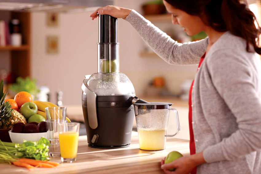 Ang mga makapangyarihang electric juicer ay maaaring hawakan hindi lamang ang mga prutas ng sitrus, kundi pati na rin ang mas matigas na prutas Ang mga makapangyarihang electric juicer ay maaaring hawakan hindi lamang ang mga prutas ng sitrus, kundi pati na rin ang mas matigas na prutas