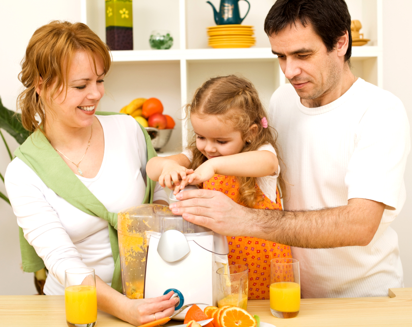 Ang pinakatanyag na citrus juicers ay ang mga may 2 pulp filters Ang pinakatanyag na citrus juicers ay ang mga may 2 pulp filters