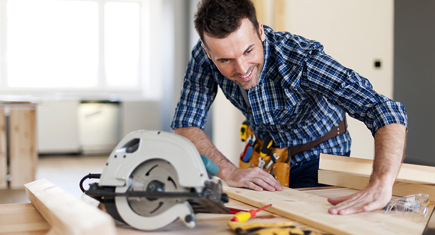 Với những kỹ năng tối thiểu, bạn có thể tự tay làm một chiếc bàn làm việc mộc Bàn làm việc của người tham gia tự làm: cách tổ chức một nơi làm việc thoải mái