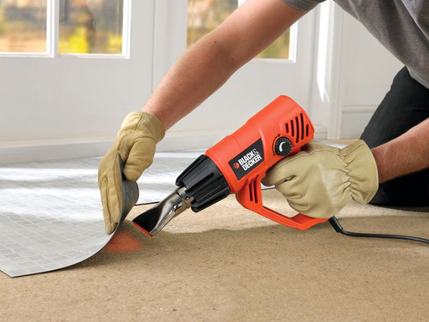 En konstruktionshårtørrer med temperaturregulering kan udføre en lang række opgaver - fra opvarmning af materialet til smeltning En konstruktionshårtørrer med temperaturregulering kan udføre en lang række opgaver - fra opvarmning af materialet til smeltning