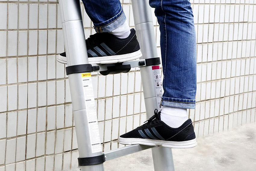 Scările și scările trebuie să aibă o rigiditate și o rezistență suficiente Scările și scările trebuie să aibă o rigiditate și o rezistență suficiente