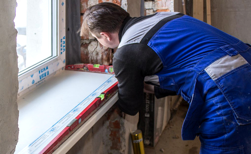 Le rebord de la fenêtre doit avoir une légère pente vers la pièce Le rebord de la fenêtre doit avoir une légère pente vers la pièce