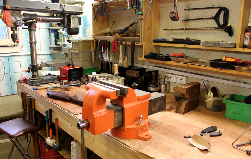 Bàn làm việc bằng gỗ được lắp đặt trong những trường hợp cần sắp xếp nhanh chóng nơi làm việc Bàn làm việc bằng gỗ được lắp đặt trong những trường hợp cần sắp xếp nhanh chóng nơi làm việc