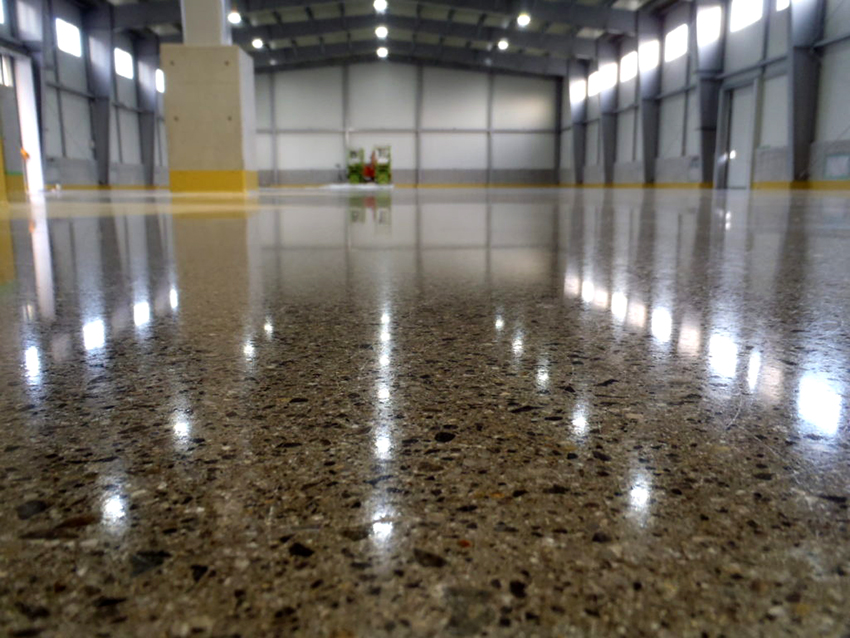 Kompozycje nawierzchniowe to: metalizowany, kwarc, korund Kompozycje nawierzchniowe to: metalizowany, kwarc, korund