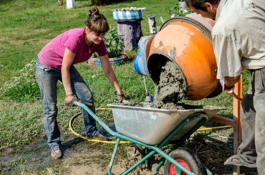 Metoder for å forberede en løsning i en betongblander avhenger av utformingen og prinsippet for drift av enheten Metoder for å forberede en løsning i en betongblander avhenger av utformingen og prinsippet for drift av enheten