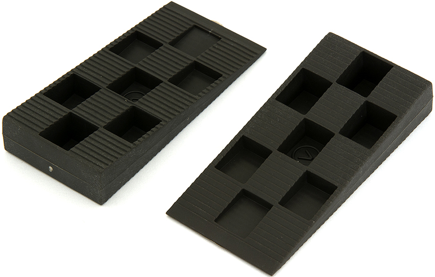 Ang mga malalaking mounting wedge ay idinisenyo para sa isang load ng 2.2-2.5 libong kg Ang mga malalaking mounting wedge ay idinisenyo para sa isang load ng 2.2-2.5 libong kg