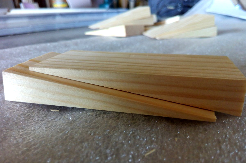 Kadalasan, ang mga tumataas na wedge ay ginagamit upang i-level ang mga ibabaw Kadalasan, ang mga tumataas na wedge ay ginagamit upang i-level ang mga ibabaw