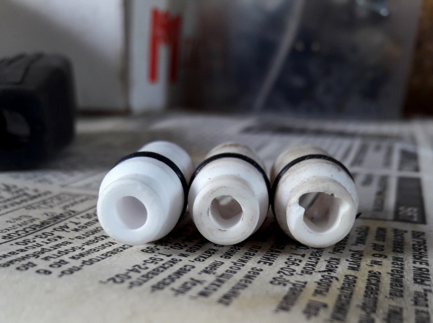 Bujii sunt adesea folosite pentru a face o duză. Bujii sunt adesea folosite pentru a face o duză.