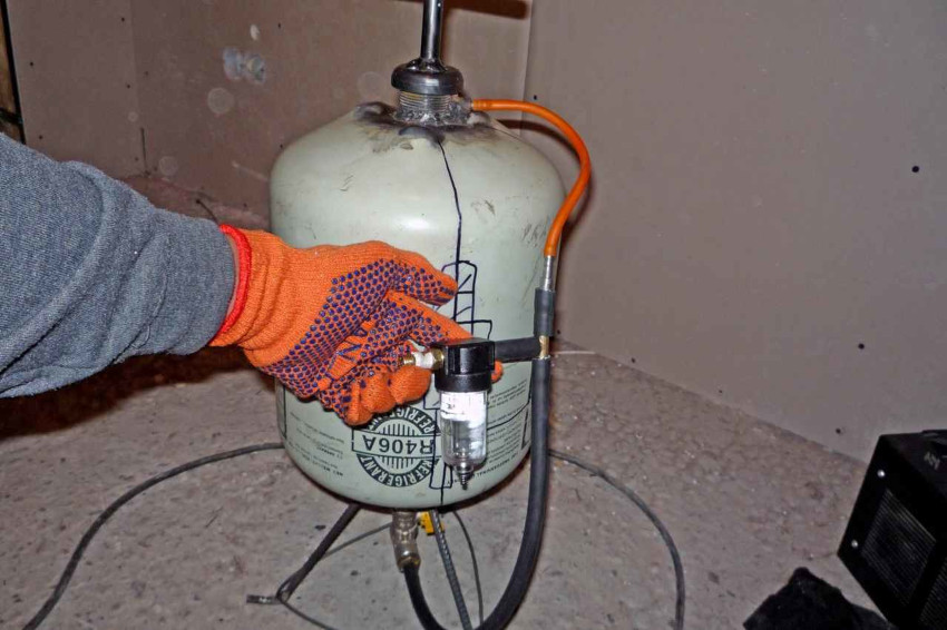 Mașinile de sablat pot fi împărțite în aspirație, vid și pneumatic Mașinile de sablat pot fi împărțite în aspirație, vid și pneumatic