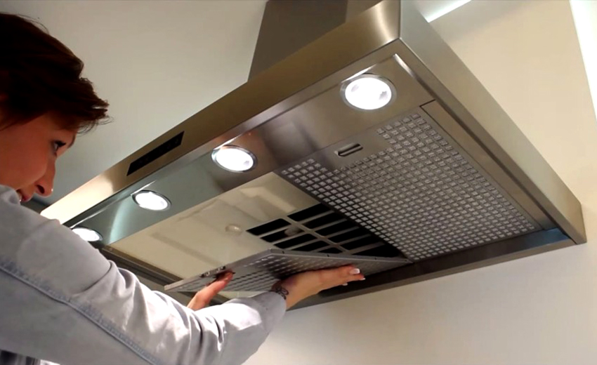 La campana de recirculació s’ha d’instal·lar d’acord amb les instruccions La campana de recirculació s’ha d’instal·lar d’acord amb les instruccions