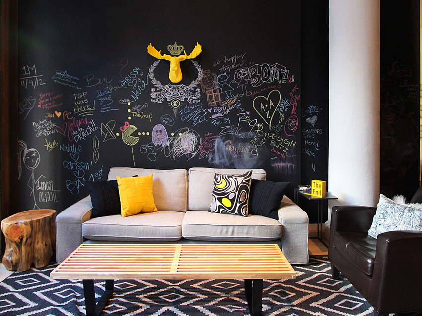 Kredom se vlažna spužva lako može obrisati s površine škriljevca Kredom se vlažna spužva lako može obrisati s površine škriljevca