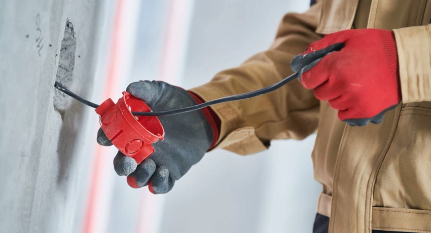 Stikkene på stikkontakterne kan variere afhængigt af formålet og fremstillingsmaterialet Stik: diameter, dybde og andre parametre for produkter til skjult installation