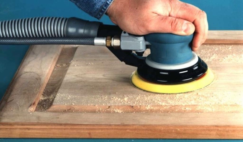 שיפוץ של דלת עץ ישנה שיפוץ של דלת עץ ישנה