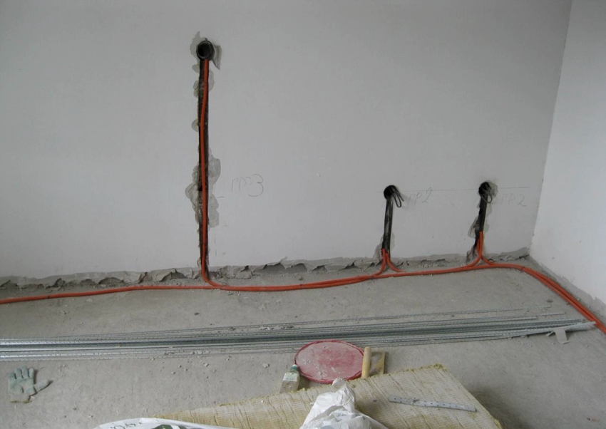 Upevňovacie objímky musia byť bezpečne pripevnené vo vnútri sedadiel Upevňovacie objímky musia byť bezpečne pripevnené vo vnútri sedadiel