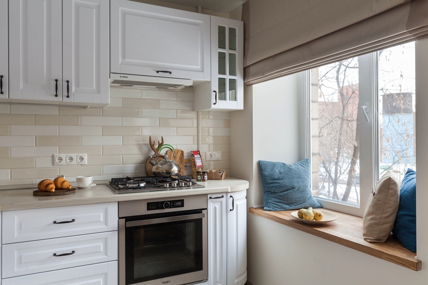 ליד החלון עם אדן נמוך, תוכלו לצייד פינת ישיבה נעימה ליד החלון עם אדן נמוך, תוכלו לצייד פינת ישיבה נעימה