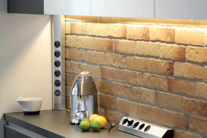 Gornje kutne utičnice u kuhinji Gornje kutne utičnice u kuhinji