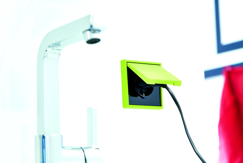 Vodootporna utičnica s poklopcem za kupaonicu Vodootporna utičnica s poklopcem za kupaonicu