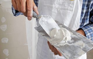 ผงสำหรับอุดรู: ประเภทของสารผสมตกแต่งสำหรับการซ่อมแซมคุณภาพ