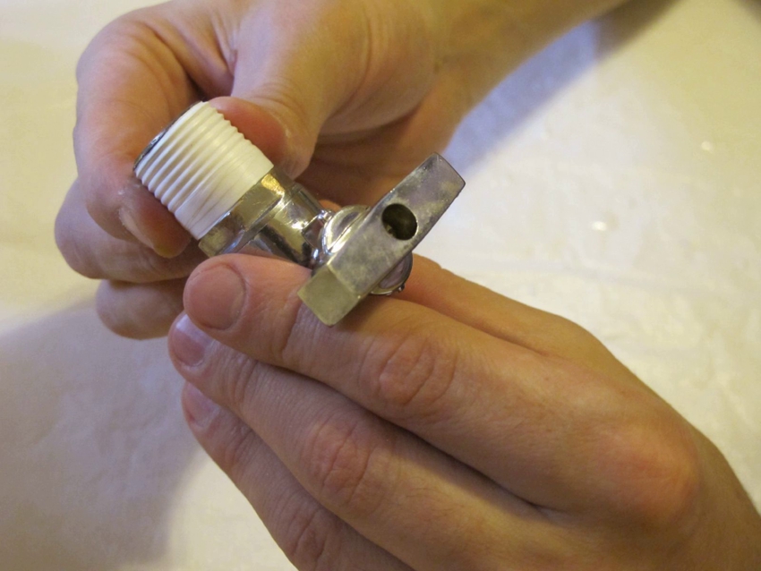 Преди навиване на лентата е необходимо да почистите нишките от прах и ръжда. Преди навиване на лентата е необходимо да почистите нишките от прах и ръжда.