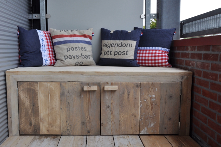 Você pode usar madeira natural ou artificial para fazer o sofá. Você pode usar madeira natural ou artificial para fazer o sofá.